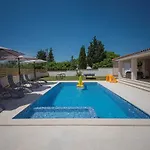 Villa Lu *