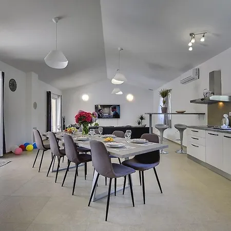 Lu Villa *