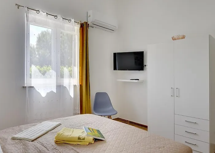 Lu فيلة فودنيان